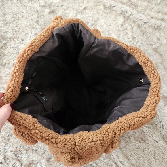ASOS Design Brown Fuzzy Sherpa Tote Bag - Picture 6 of 11